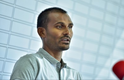 "ކާމިޔާބު ބޭނުންތަ؟ އެންމެން އެކުގައި މަސައްކަތްކުރޭ!"