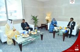އެންމެ އުސް އިމާރާތް، ބުރުޖް ޚަލީފާ އަށް ރައީސްގެ ދެކަނބަލުން ޒިޔާރަތް ކުރައްވައިފި