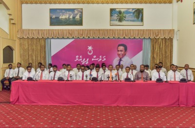ފުރަތަމަ "ބަޣާވާތް" ކުރީ ރައީސް ޔާމީން: މެމްބަރުން