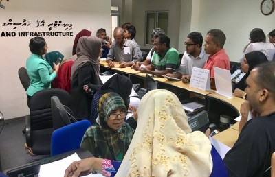 ފްލެޓްތައް ދިން ގޮތް ބަލަން އޭސީސީގެ ޓީމުތައް ހައުސިން މިނިސްޓްރީގައި