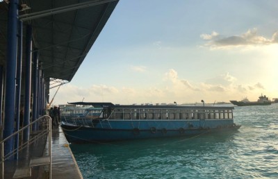 ކޮންޓްރޯލް ނުވެގެން ގޮސް ހުޅުމާލޭ ފެރީ ތޮށިގަނޑުގައި ޖެހި މީހަކަށް އަނިޔާވެއްޖެ