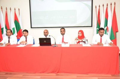 ފްލެޓްތައް ދިން ގޮތް ބަލަން އޭސީސީގެ ޓީމުތައް ހައުސިން މިނިސްޓްރީގައި