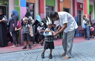 ސްކޫލް ގައިޑް: މައެއްގެ ނަޒަރުން ސްކޫލްގެ ފުރަތަމަ ދުވަސް