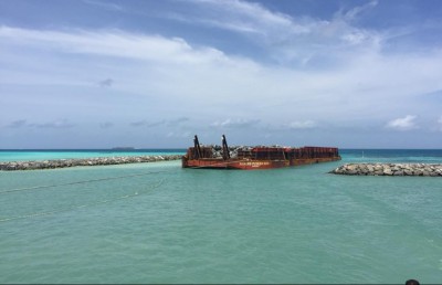 ތުޅާދޫ ނެރަށް ބާޖެއް އަރައި ދަތުރުފަތުރު ހުއްޓިއްޖެ