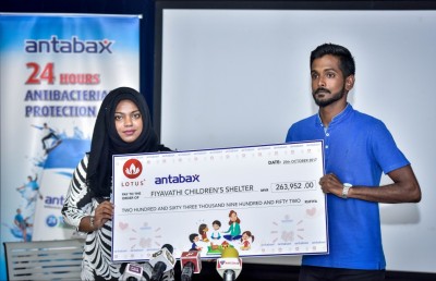 ލޮޓަސް ފިހާރައިން ފިޔަވައްޗަށް ދެ ލައްކައަށްވުރެ ގިނަ ރުފިޔާ ހަދިޔާކޮށްފި
