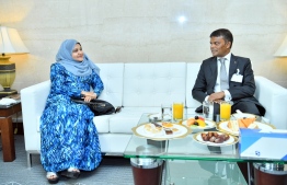 އެންމެ އުސް އިމާރާތް، ބުރުޖް ޚަލީފާ އަށް ރައީސްގެ ދެކަނބަލުން ޒިޔާރަތް ކުރައްވައިފި