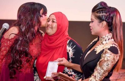 ސްކްރީން މަންމައިން: އެންމެ މޮޅީ ކާކު؟