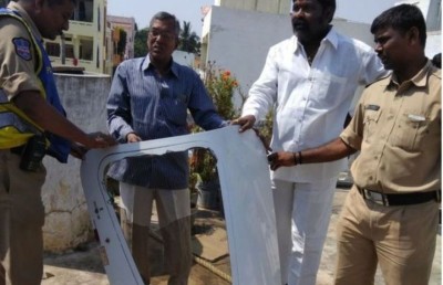 މަތިންދާ ބޯޓެއްގެ ދޮރެއް އިންޑިއާގެ ގެއެއްގެ ފުރާޅަށް ވެއްޓިއްޖެ