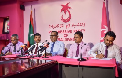 ވެރިކަން ވައްޓާލަން އުޅެނީ ލަންކާ ސަރުކާރު އަޑީގައި އޮވެގެން: ރިޔާޒް