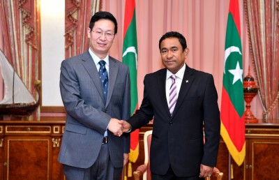 އެމެރިކާ-އިންޑިއާ އެއްކޮޅުގައި، އަނެއް ކޮޅުގައި ޗައިނާ