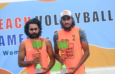 ބީޗް ވޮލީގައި ކުޑަކާއްޓޭ އާއި އައްކަޅޭ އަށް ހުއްޓުމެއް ނެތް!