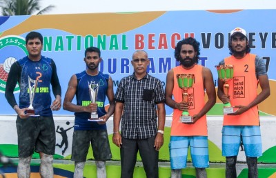 ބީޗް ވޮލީގައި ކުޑަކާއްޓޭ އާއި އައްކަޅޭ އަށް ހުއްޓުމެއް ނެތް!