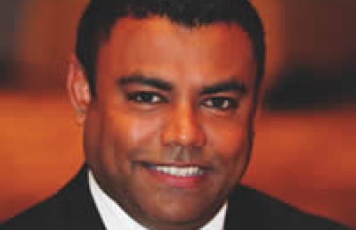 ޕްރިންސިޕަލް ނާޒިމްގެ ހަނދާނުގައި ޣިޔާސުއްދީން ސްކޫލުން އެވޯޑެއް ދޭން ފަށައިފި