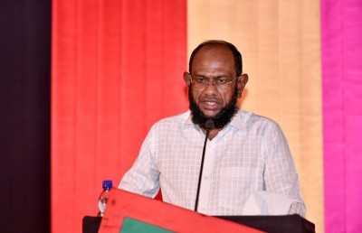 ހުކުރު ޚުތުބާ ފުރިހަމަ ނުވާ ކަމަށް ވިދާޅުވެ ޑރ. މަޖީދު ފާޑުވިދާޅުވެއްޖެ