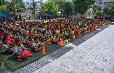 ފޮތްތަކާ އެކު އަންނަ އަހަރު ޓެބްްލެޓް ވެސް ބޭނުންކުރާނެ: މިނިސްޓްރީ