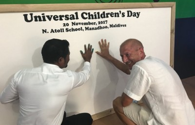 ސޮނެވާ ޖާނީން ނ. އަތޮޅު މަދަރުސާ އަށް ތަކެތި ހަދިޔާކޮށްފި