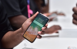 ކުލަގަދަ ހަފުލާއާއެކު ދިރާގުން އައިފޯނު 10 ވިއްކަން ފަށައިފި