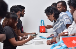 ކުލަގަދަ ހަފުލާއާއެކު ދިރާގުން އައިފޯނު 10 ވިއްކަން ފަށައިފި