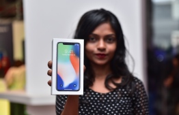 ކުލަގަދަ ހަފުލާއާއެކު ދިރާގުން އައިފޯނު 10 ވިއްކަން ފަށައިފި