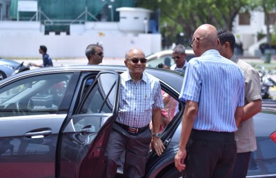 ހުކުރު މިސްކިތް ސަރަހައްދުގައި ކެފޭ އެޅުމަކީ ހެޔޮވާނެ ކަމެއް ނޫން: މައުމޫން