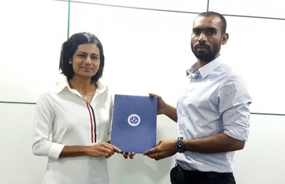 މާޔަންގެ އެހީއާ އެކު ނިއު އިން އަންހެން ފުޓްބޯޅަ ތަރައްގީ ކުރަނީ