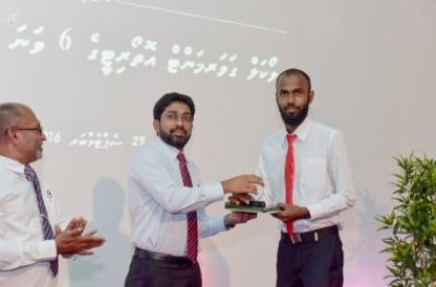ހުއްދަ ނެތި ކައުންސިލްތަކުން، ބޭރުގެ ޑިޕްލޮމޭޓުންނާ ބައްދަލުކުރުން މަނާ