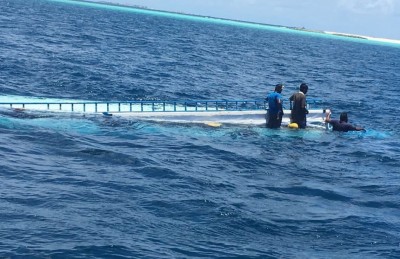 ބަންޑުން ޖަހާލި ޑިންގީގައި ތިބި ތިން މީހުން ފެނިއްޖެ