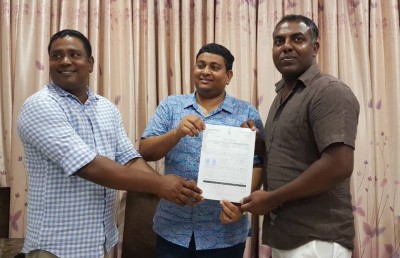 އިހަވަންދޫން 80 އަށް ވުރެ ގިނަ މީހުން ޕީޕީއެމަށް ސޮއިކޮށްފި