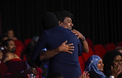 ޖުމަލް ހޯދި ކާމިޔާބީ އަށް ބައްޕަ ނިމާލް ފަހުރުވެރިވެފައި