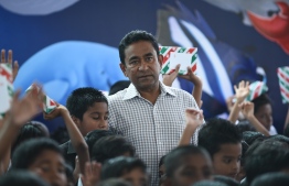 ހިތާނުކުރި ކުދިންނަށް ރައީސް ހަދިޔާއަކަށް ދެއްވީ ޓެބްލެޓެއް