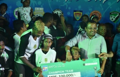 ދިއްދޫ އަގުބޮޑު ފުޓްބޯޅަ ތަށި ބްލެކް ޒީނޯ އަށް
