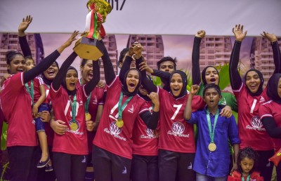 ފުވައްމުލަކު މިސްކިތްމަގުން ގައުމީ ވޮލީބޯޅަ ތަށި ދިފާއުކޮށްފި
