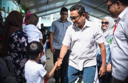 ހިތާނުކުރި ކުދިންނަށް ރައީސް ހަދިޔާއަކަށް ދެއްވީ ޓެބްލެޓެއް