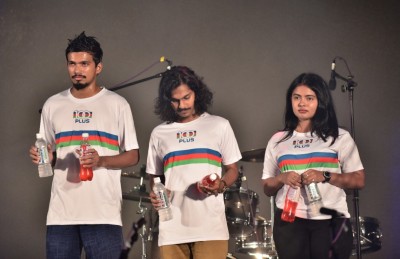100 ޕްލަސްގެ ބެރީ އާއި އެކްޓިވް ރާއްޖެއަށް ތައާރަފް ކޮށްފި