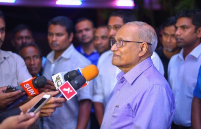 މި ސިޔާސީ ކާރިސާ އިން ސަލާމަތްވާނީ އެންމެން ގުޅިގެން: މައުމޫން