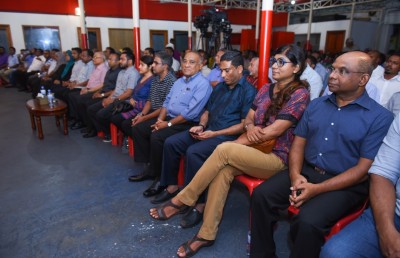 އޮޅުންބޮޅުން: ޕާޓީތަކުގެ ބަސްމަގުން ސީރިއަސް ކަމަށް ބަލަން އުނދަގޫ