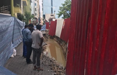 އަލިދޫގޭގައި ކޮނެފައިވާ ވަޅުގަނޑުގެ ގުންޑޮޅި ކަނޑައިގެން ގޮސް މަގަށް ގެއްލުންވެއްޖެ