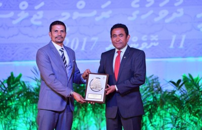 އަލީ ތުހުމަތުކުރަނީ އޭނާގެ ގޭގައި ބަޔަކު ރޯކޮށްލީ ކަމަށް