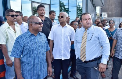 އިދިކޮޅު ކެންޑިޑޭޓެއް ދައްކާނީ ކޮން އިރަކުން؟