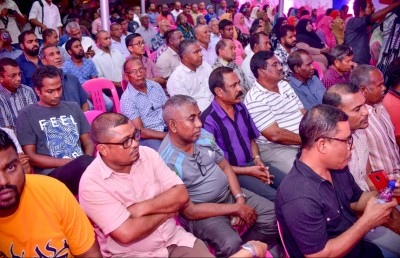 ޖަލުގައި ތިބި ސިޔާސީ ބޭފުޅުންނަށް ދެން ބޭރަށް ވަޑައިނުގެންނެވޭނެ ކަމުގެ އިޝާރާތެއް އަޒްލީން ދެއްވައިފި