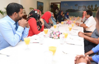 މާލޭ ސްކޫލްތަކުގެ ޕްރިންސިޕަލުންނާ ފަސްޓް ލޭޑީ ބައްދަލުކުރައްވައި، ދަތިތައް އޮޅުން ފިލުއްވައިފި