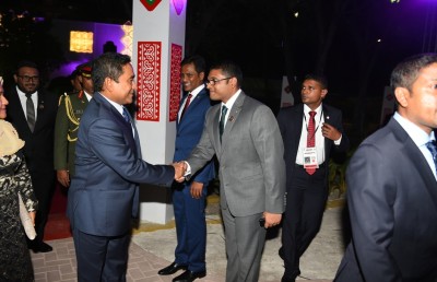 މަޖުބޫރު ކަމެއް ނެތް، އަދިވެސް ހުންނާނީ ރައީސް ޔާމީނާ އެކު: ޣައްސާން