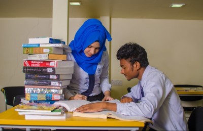 މެޕްސް އިންޓަނޭޝަނަލް ހައި ސްކޫލުގައި ބީޓެކާއި އޭ ލެވެލަށް ހިލޭ ކިޔަވައިދެނީ