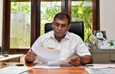 ސިޔާސީ ކަންކަމަށް ވަގުތު ދެއްވަން ޑރ. މައުސޫމް ސަން އައިލެންޑުން ވަކިވެވަޑައިގެންފި