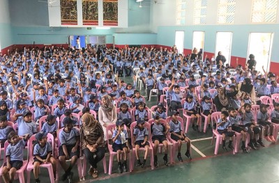 ބައެއް ގްރޭޑްތަކުގެ ފޮތްތަކާއި ޔުނިފޯމް ނުލިބިގެން ގޭޓްވޭ ސްކޫލުގެ ބެލެނިވެރިން ރުޅިގަދަވެއްޖެ