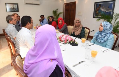 މާލޭ ސްކޫލްތަކުގެ ޕްރިންސިޕަލުންނާ ފަސްޓް ލޭޑީ ބައްދަލުކުރައްވައި، ދަތިތައް އޮޅުން ފިލުއްވައިފި