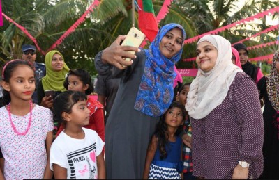 ރައީސް ޔާމީންގެ ކެމްޕޭނަށް ފަސްޓް ލޭޑީ ރަށްތަކަށް
