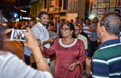 މާލޭގެ ހާލަތު ގޯސްވެއްޖެ، ހައްލު ހޯދޭނީ އެންމެން ގުޅިގެން: މޭޔަރު ޝިފާ