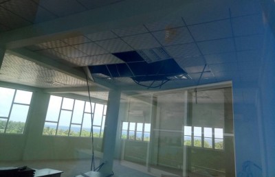 ބޭނުންކުރަން ނުފަށަނީސް މިލަންދޫ ސްކޫލްގެ އާ އިމާރާތުގެ ސީލިންގުން ބައެއް ވެއްޓިއްޖެ