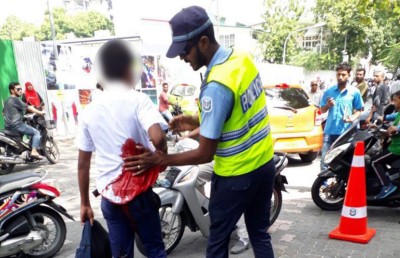 ދަރުމަވަންތަ ސްކޫލްގެ ކުއްޖާއަށް ވަޅިން ހަމަލަދިން ބަޔަކު ދޫކޮށްލައިފި